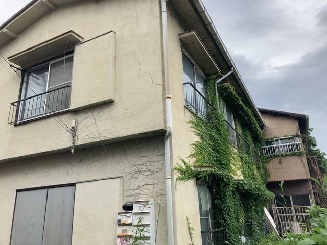 神奈川県川崎市多摩区西生田の木造2階建て家屋解体工事前の様子です。